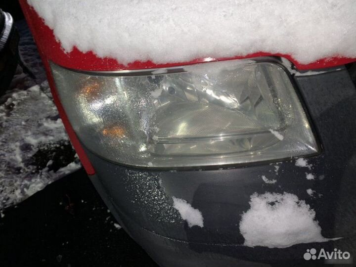 Фара правая Volkswagen Transporter T5