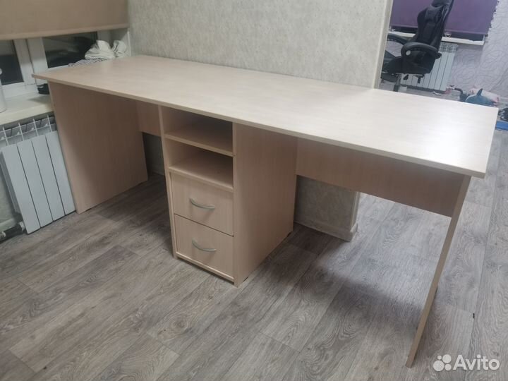 Письменный стол для школьника на двоих
