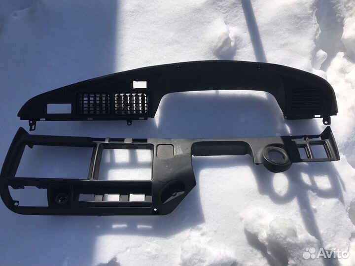 Пластик панели приборов на Toyota Land Cruiser 80