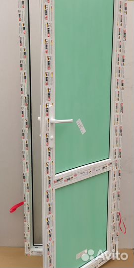 Пластиковые дверь 700х2000