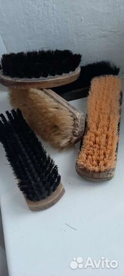 Стационарный телефон,камера,противогаз,щетки,часы