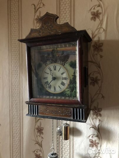 Старинные настенные антикварные часы с грузом