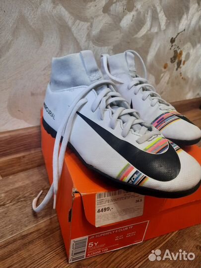 Футбольные бутсы для зала