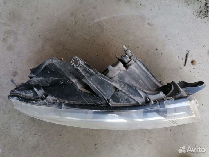 Фара правая Renault Logan