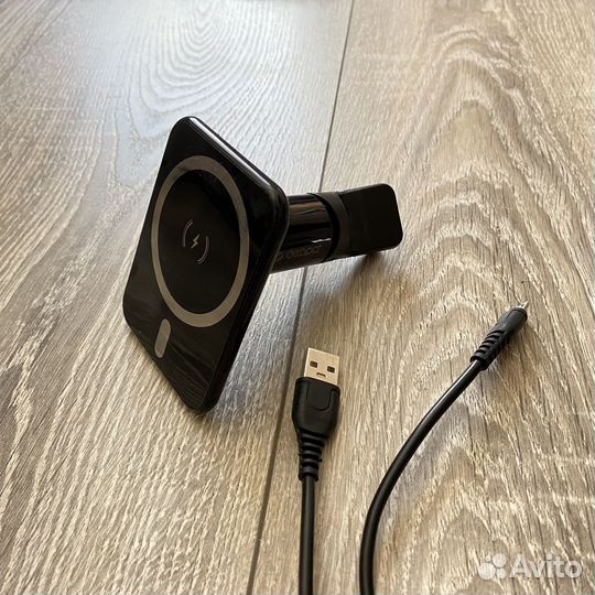 Держатель для телефона с беспроводной зарядкой