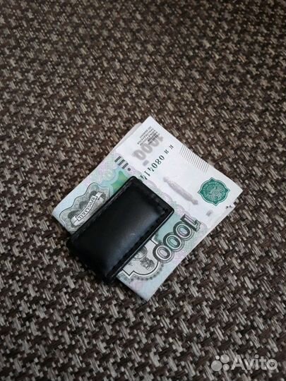 Зажим и кошелек для денег