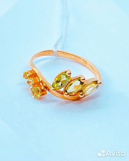 Кольцо с синтетическим камнем Золото