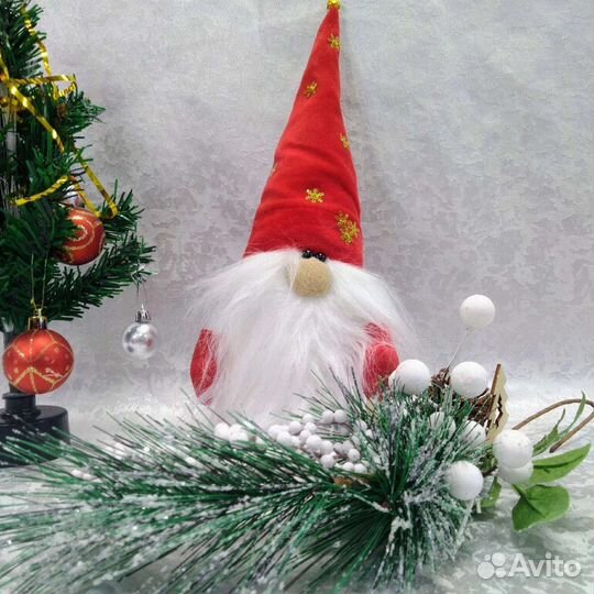 Игрушка гном