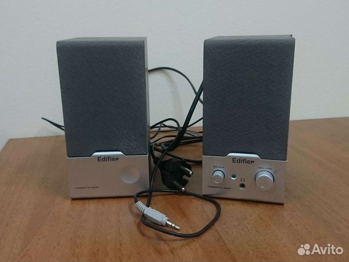 Настольные колонки Edifier R18 5W