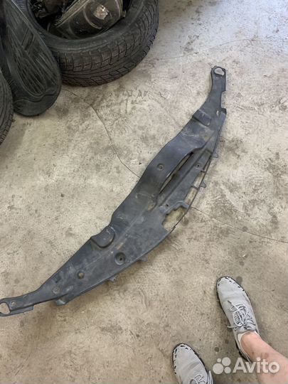 Пластиковая панель на camry 40