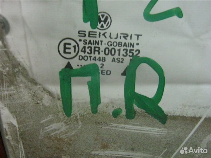 Стекло двери передней правой Volkswagen Golf
