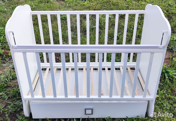Детская кроватка маятник с матрасом и ящиком