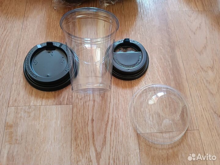 Пластиковые крышки и стаканы