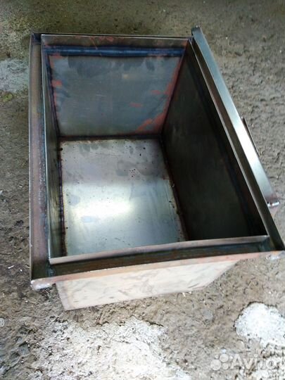 Коптильня горячего копчения с гидрозатвором