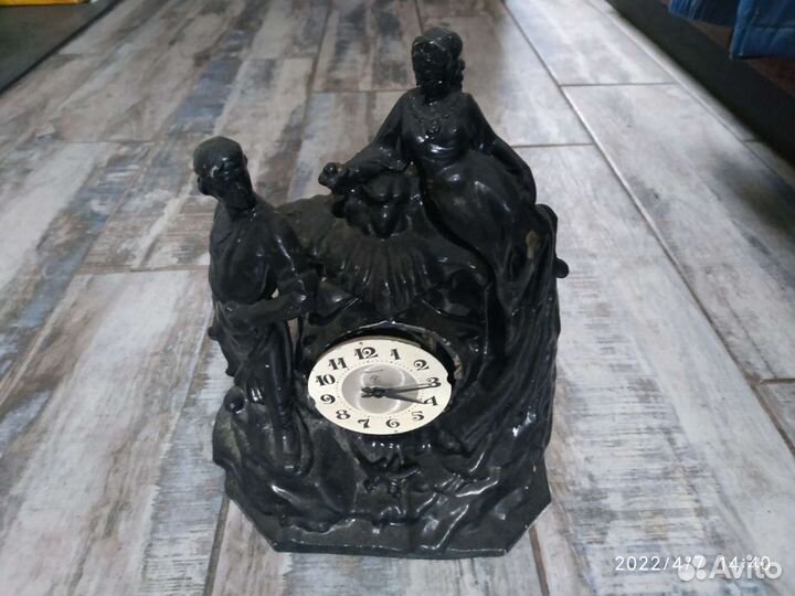 Старинные каминные часы