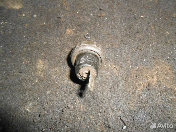 Датчик давления масла Mazda Familia BF(85-87)