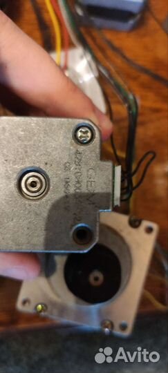 Шаговый двигатель