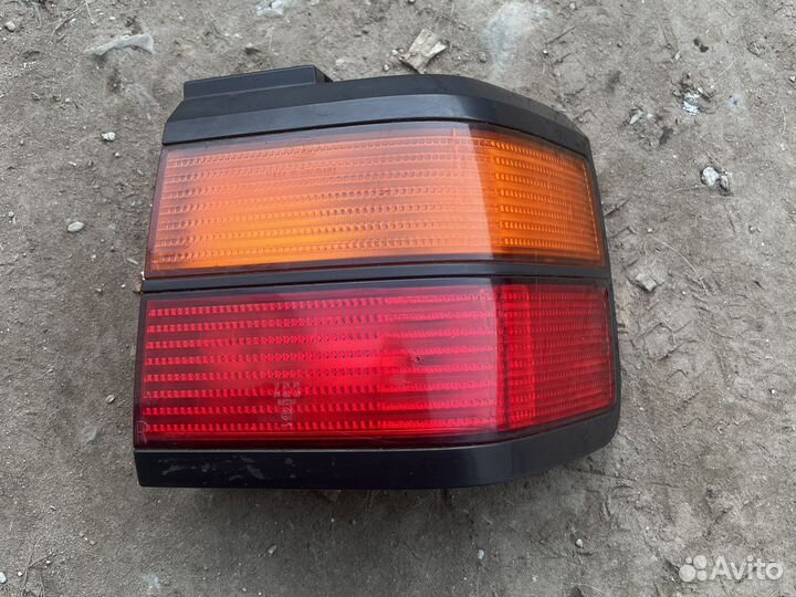 Задний правый фонарь Фольксваген пассат б 3 седан