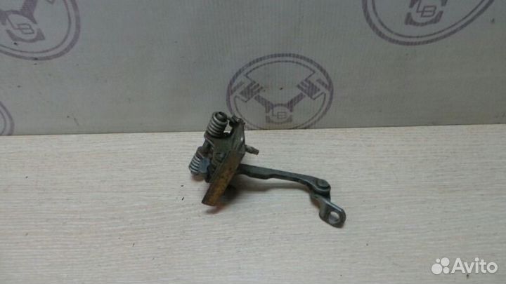 Ограничитель задней двери правый задний правый