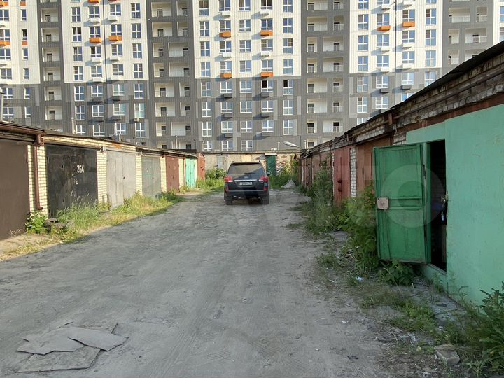 Гараж, > 30 м²