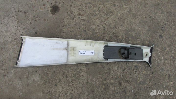 Обшивка стойки средняя правая верхняя