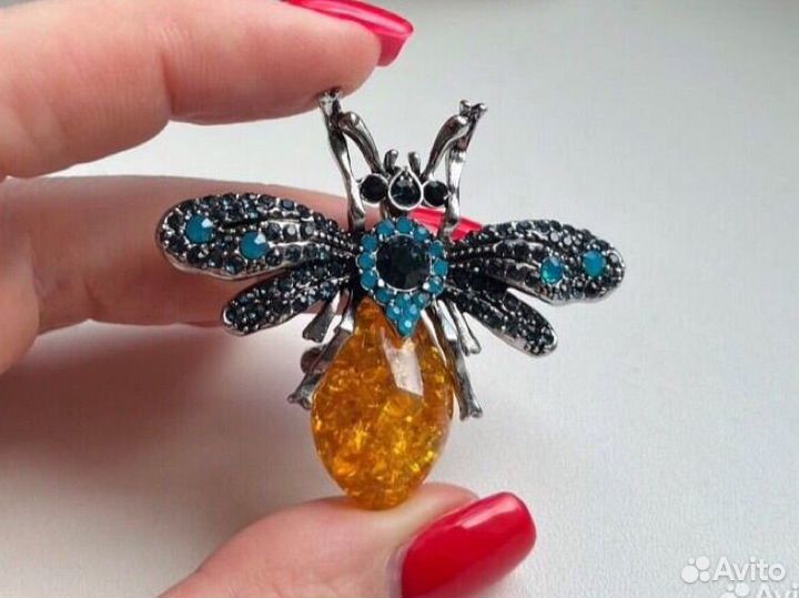 Брошь кулон муха пчела с кристаллами и янтарем