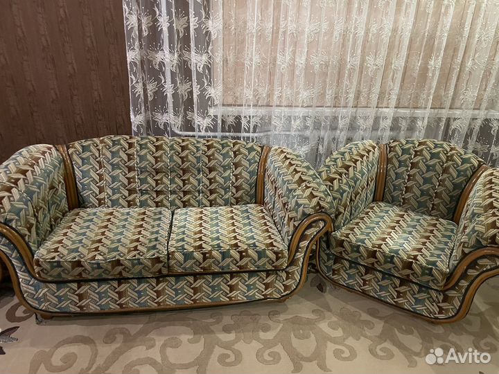 Диван с двумя креслами