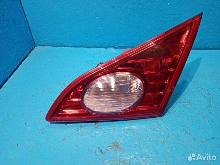 Фонарь крышки багажника правый Nissan Murano Z51