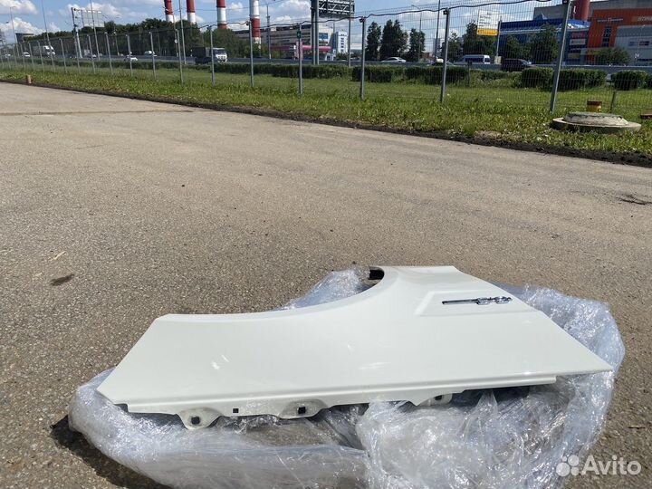 Крыло переднее правое w212 AMG e63 белое