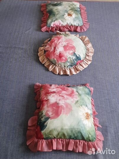Покрывало и 3 подушечки