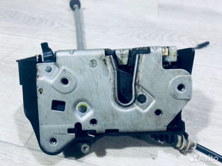 Замок двери задний левый Land Rover Range Rover LM