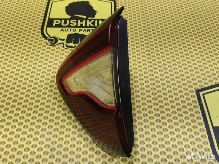 Фонарь в крышку багажника задний правый Renault