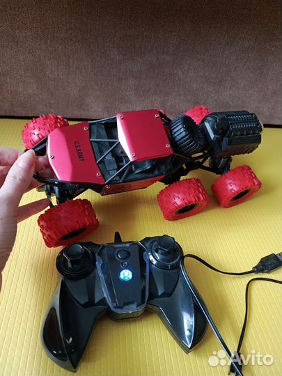 Машина на пульту с зарядкой