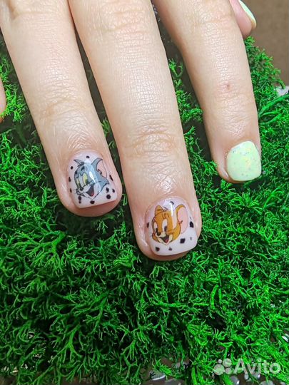 Модель на маникюр