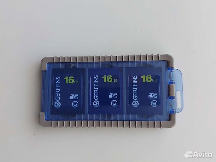 Чехол под карты памяти+3 карты по 16Gb