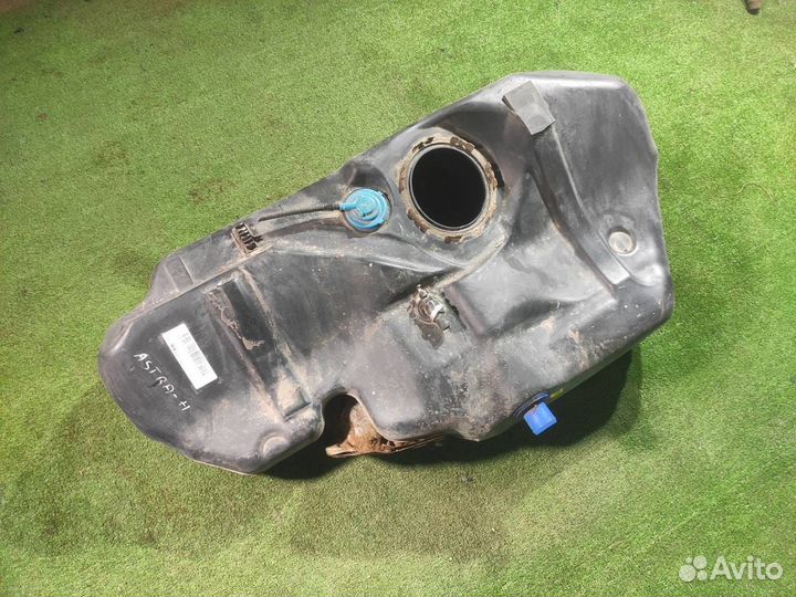 Топливный бак Opel Astra H седан 1.6 2008