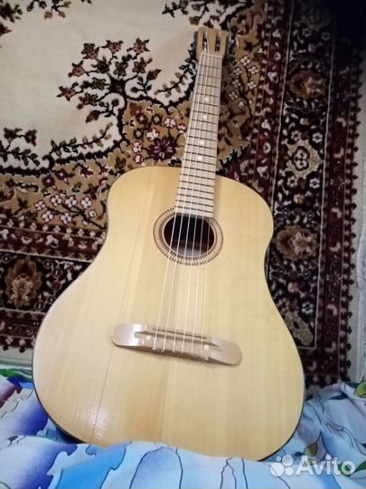 Акустическая гитара