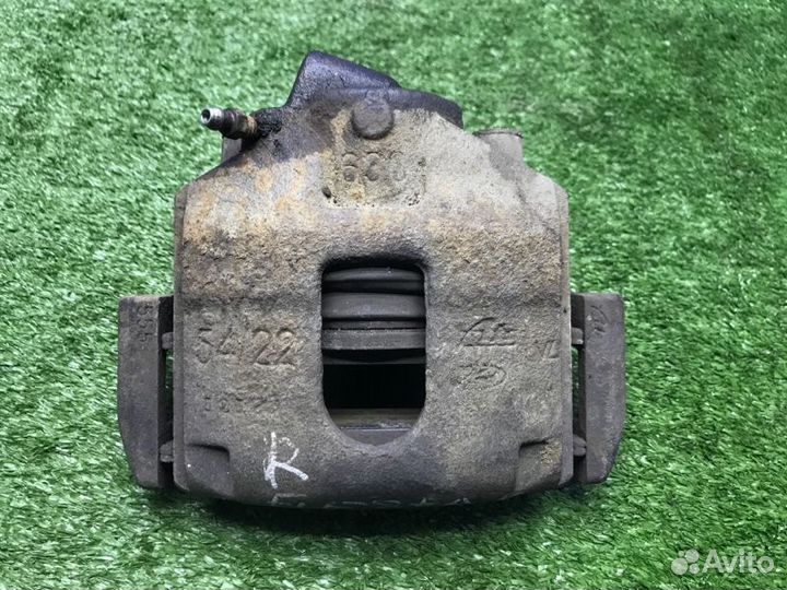 Суппорт передний правый Ford Fiesta MK5 1.4 fxja