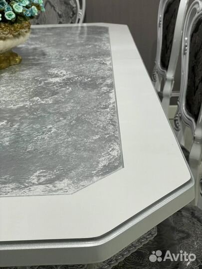 Стол и 8 стульев комплект