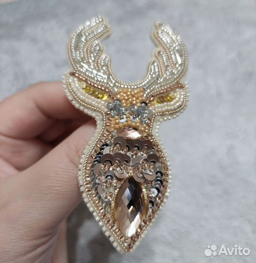 Брошь олень