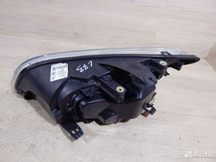 Фара правая Ford Focus 2