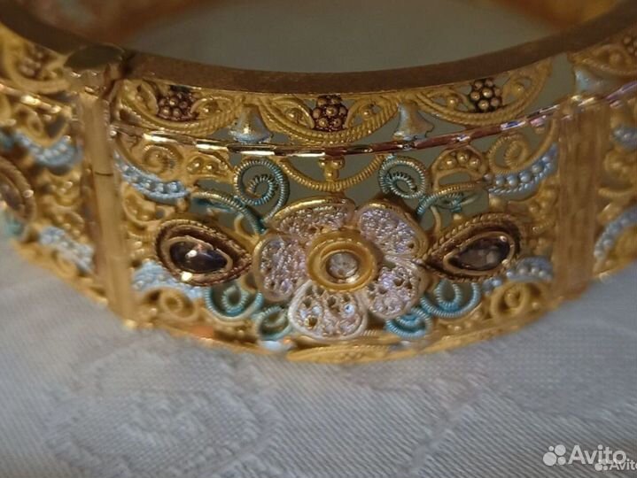 Золотой женский браслет жесткий