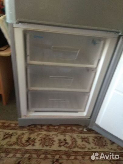 Холодильник Indesit