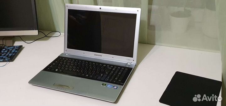 Samsung RV520 core i5-2450m/6Gb/Gt 520m /320Gb