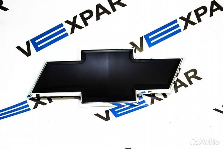 Шильдик Chevrolet Niva на решетку радиатора нового