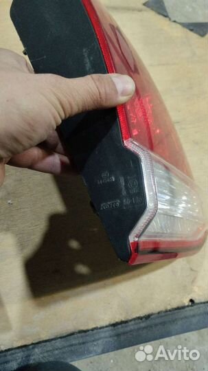 Задние фонари крышки багажника на Ленд Крузер 200