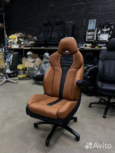 Офисное кресло