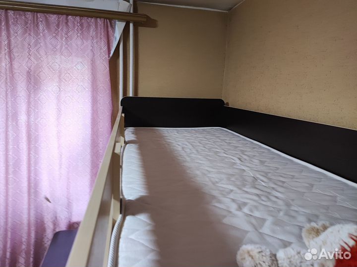 Детская кровать чердак со столом и шкафом