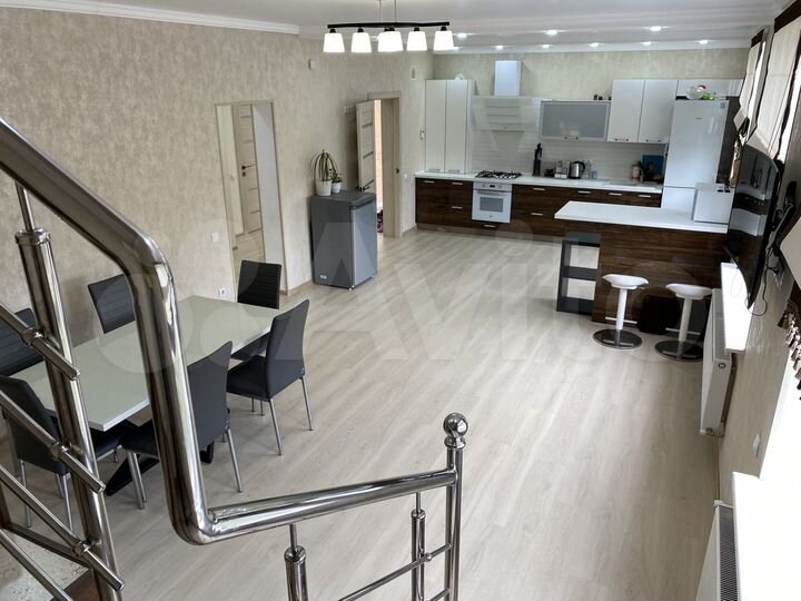 Дом 190 м² на участке 7 сот.