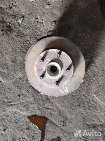 Кулак поворотный левый Toyota Estima Lucida